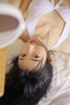 女人两腿张开图片